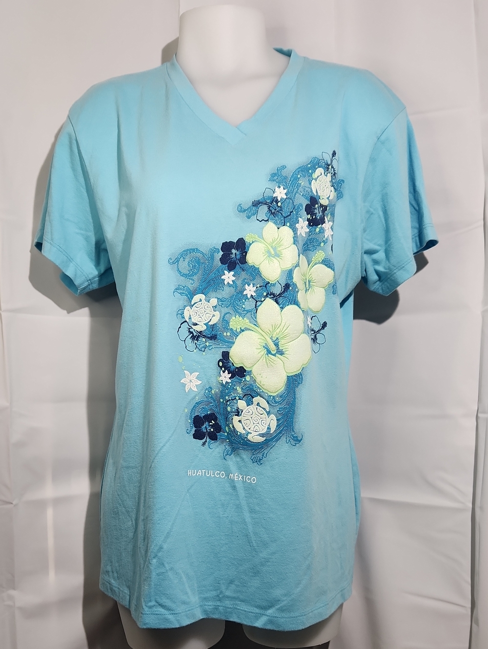 Yacht Club Light Blue 'Huatulco, Mexico' Floral/Turtles V-Neck Women’s Top - M